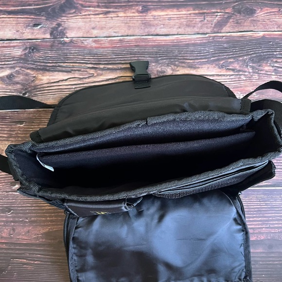 Messenger Shoulder Bag for Tablet iPad- Mini - Targus CityGear - TSM148-50 - Picture 2 of 4